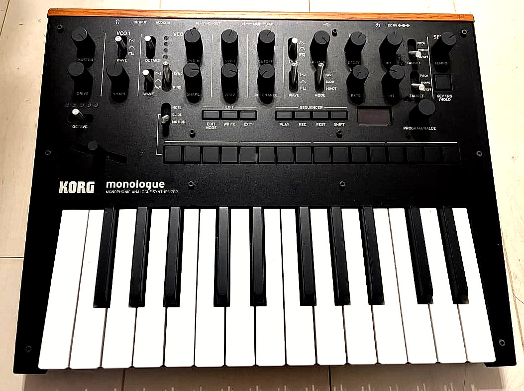 KORG monologue Black Monophonic 25 Key Midi Analog Synthesizer w/Power cable