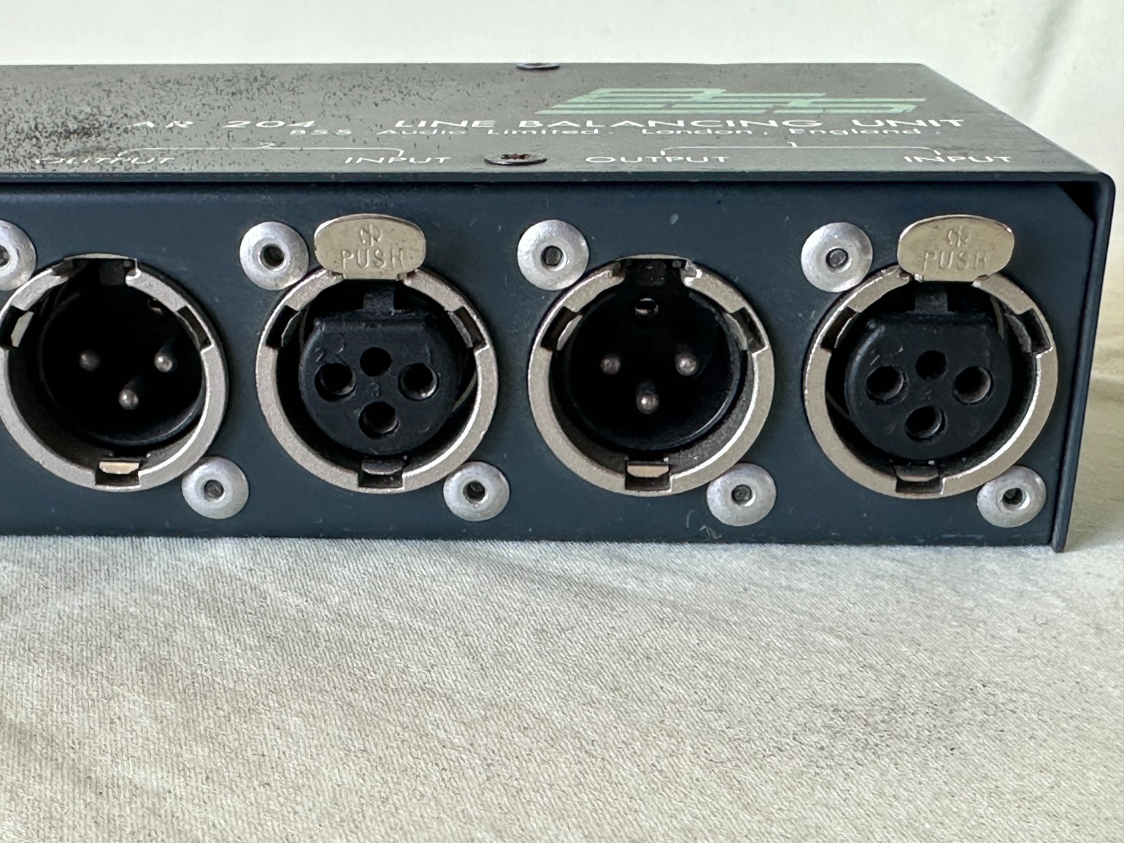 BSS BROOK SIREN AR 204 Quad Line Balancing Unit 4 IN X 4 OUT 15 HZ TO 25 K