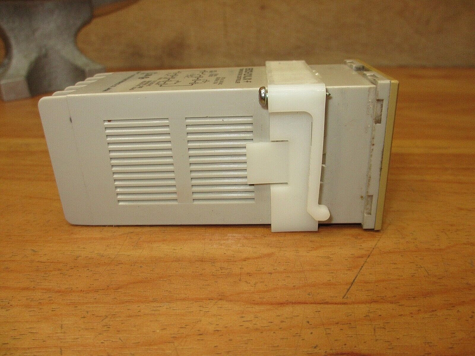 Omron E5CS-Q1KJX-F *USED POWERS UP* Temperature Controller