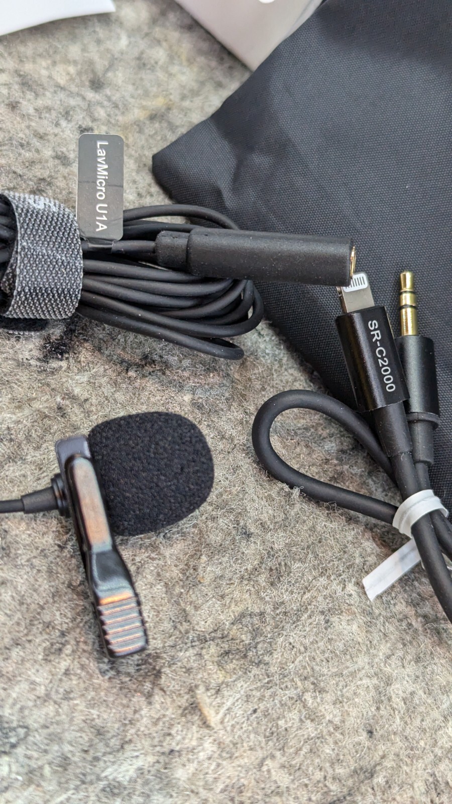 LavMicro U1A Clip-On Lavalier Microphone with 6.6' (2m) Cable/Lightning Adapter