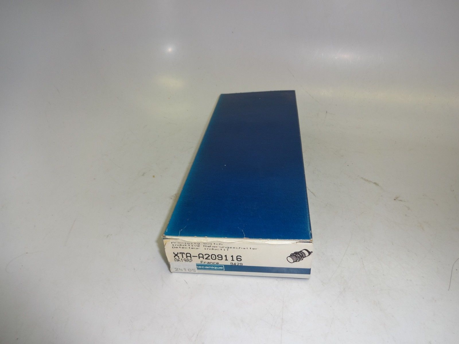 Telemecanique XTA-A209116 Square D 061982 Proximity Switch XTAA209116