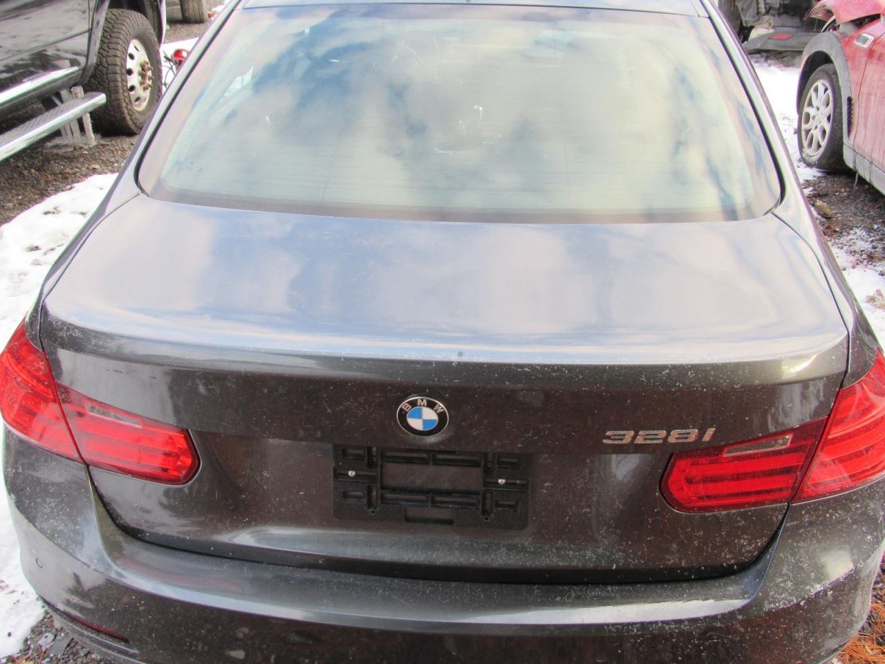 328I 2015 Glove Box 1023210