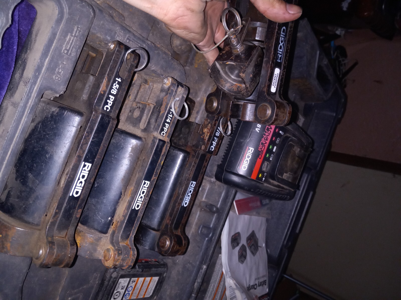 Ridgid RP 210 + charger = Battery + 4 jaws