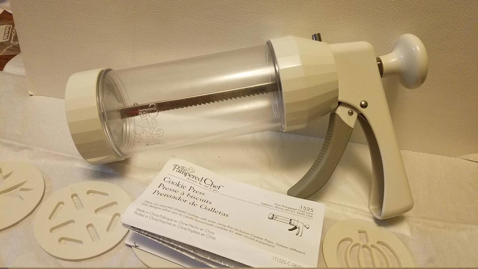 used Pampered Chef Cookie Press, gun style spritz, Complete with recipes