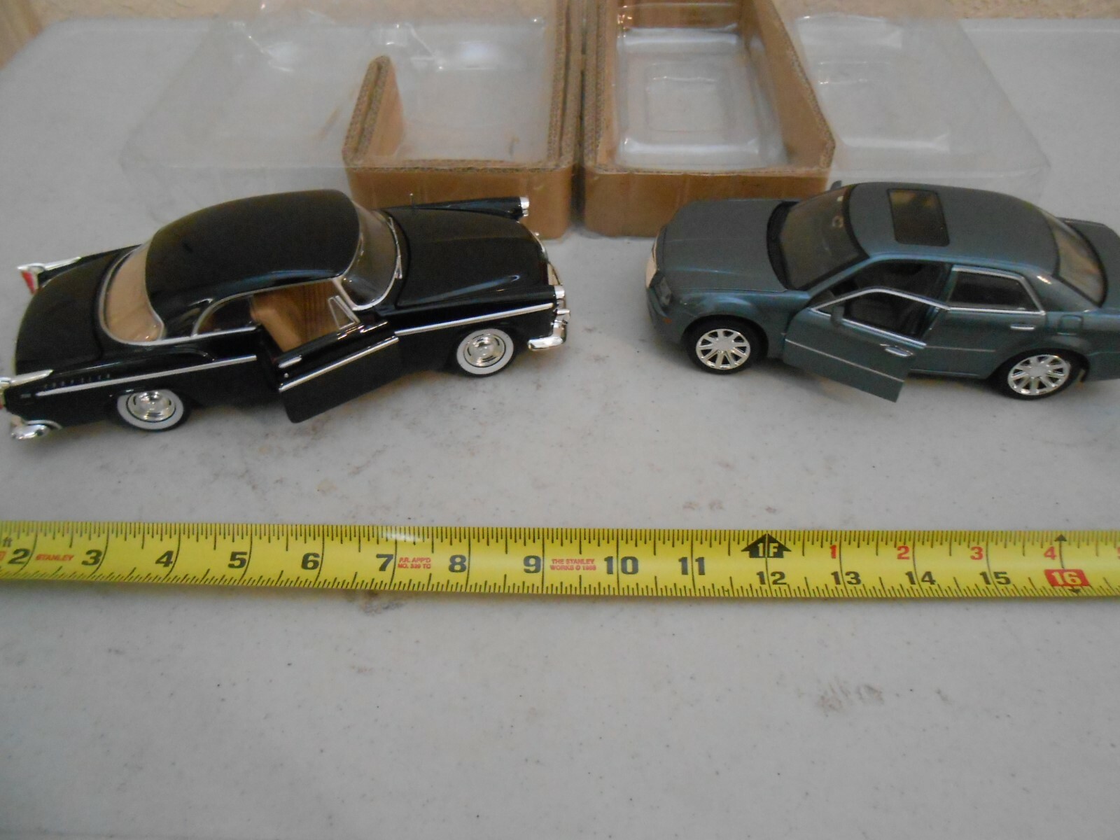 NEW SET 2 FAIRFIELD MINT MOTOR MAX CHRYSLER 300C & C300 DIE CAST AUTOMOBILE CAR