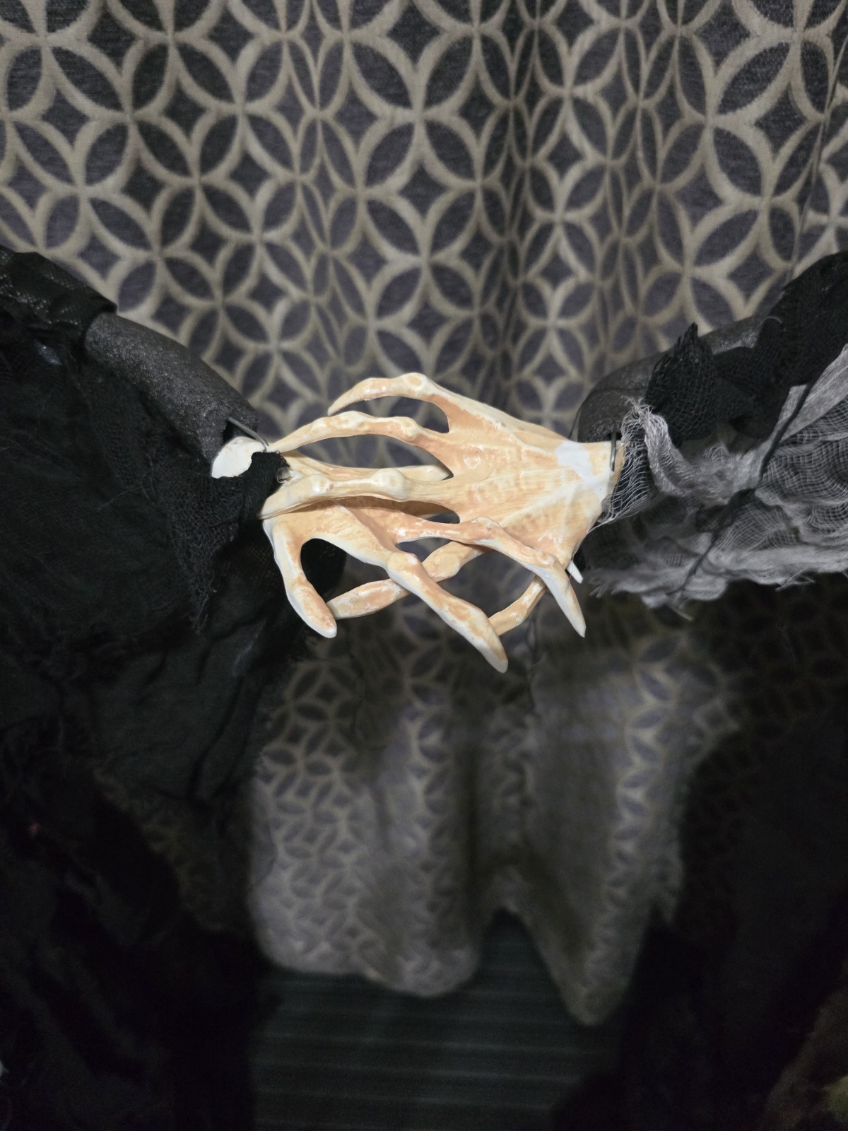 3 Fully Poseable Witches Halloween Decoration
