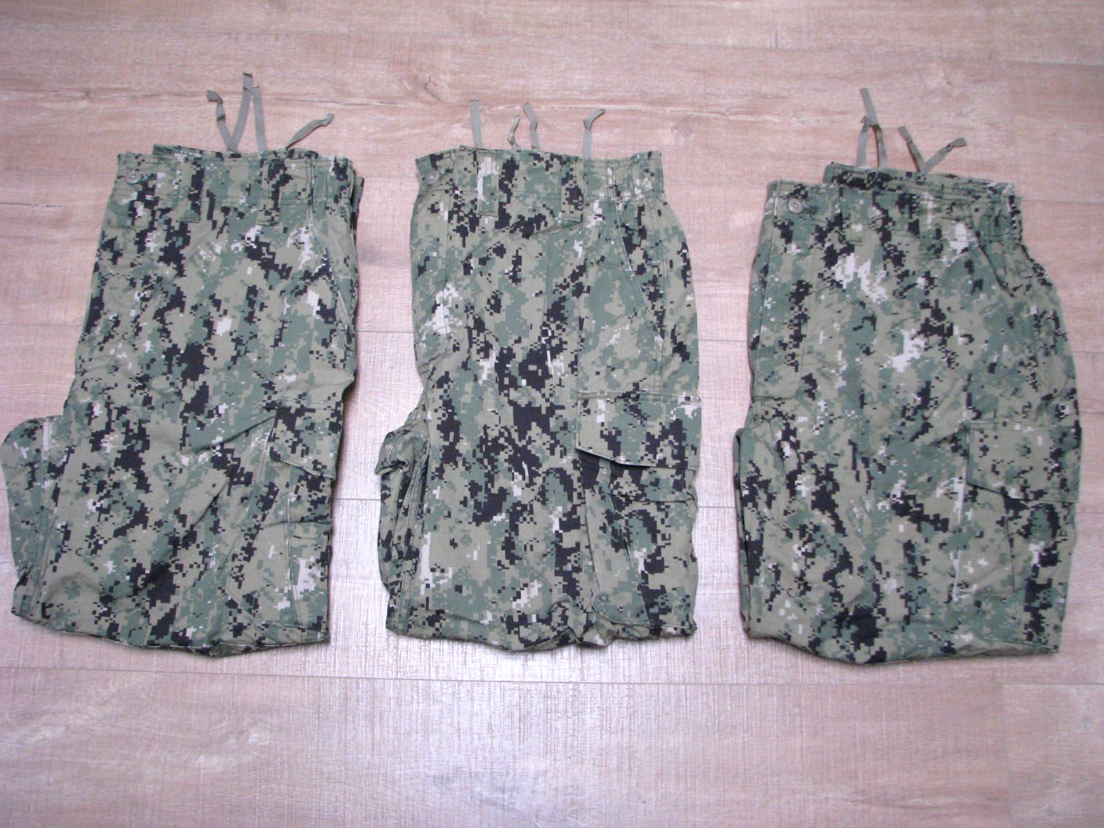 One (1) Navy NWU Type III Men's X Large Reg 40X32 Military Navy Seals Camo Pants