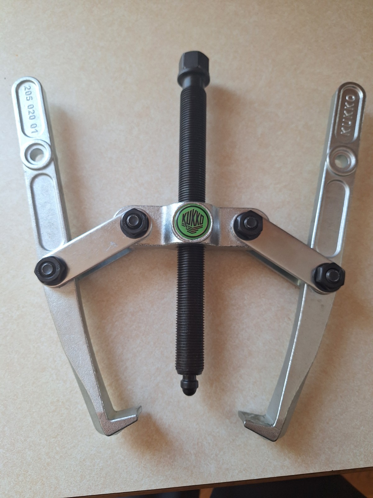 Kukko 205-02 - 2 Jaw Puller - 7.5 Ton Capacity - 9 7/8" to 8 5/8"