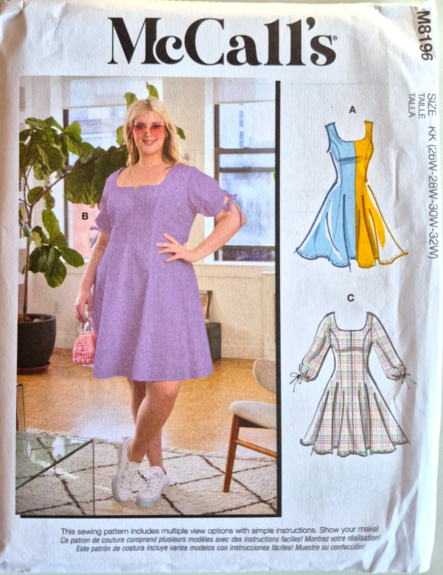 MCCALLS PATTERN 8196  DRESSES WOMANS SIZES  26W 28W 30W 32W   UNCUT  NEW FF
