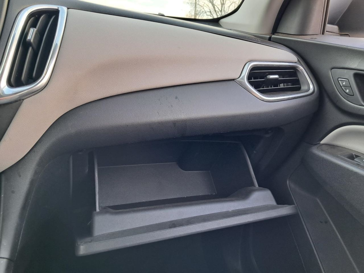 EQUINOX   2020 Glove Box 4872664