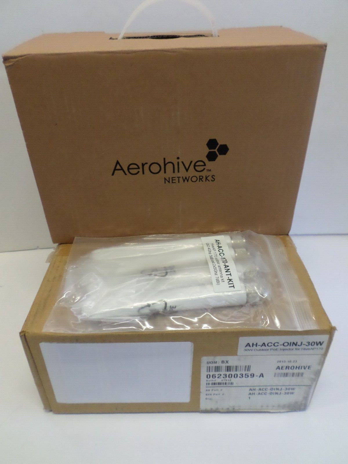 Complete Aerohive  HiveAP 170 300Mbps Wireless Access Point (WAP) w/ POE Midspan