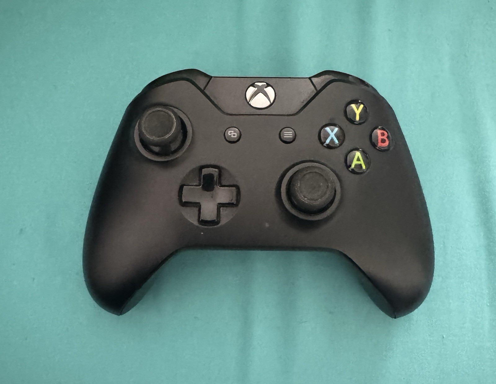 Microsoft Xbox One 500GB Black Console with Kinect and Controller Charger