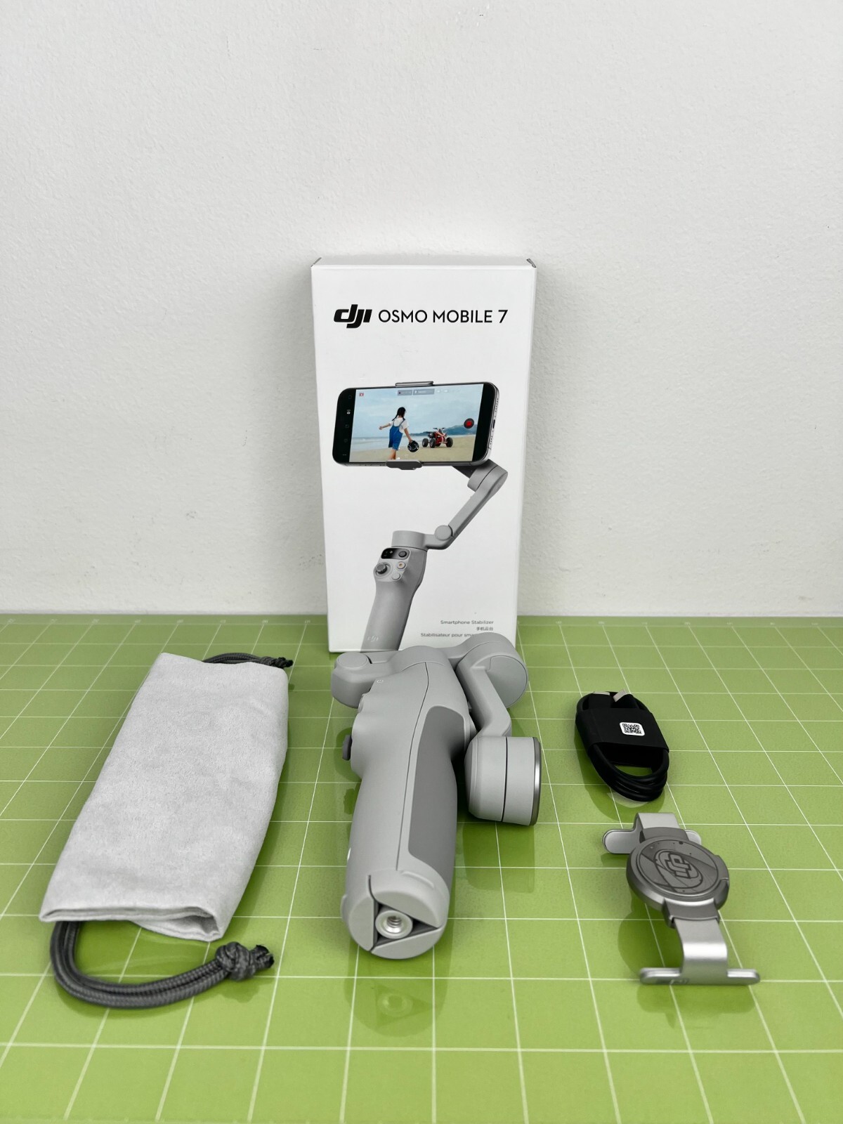 DJI Osmo Mobile 7 Smartphone 3-Axis Gimbal Stabilizer - Gray