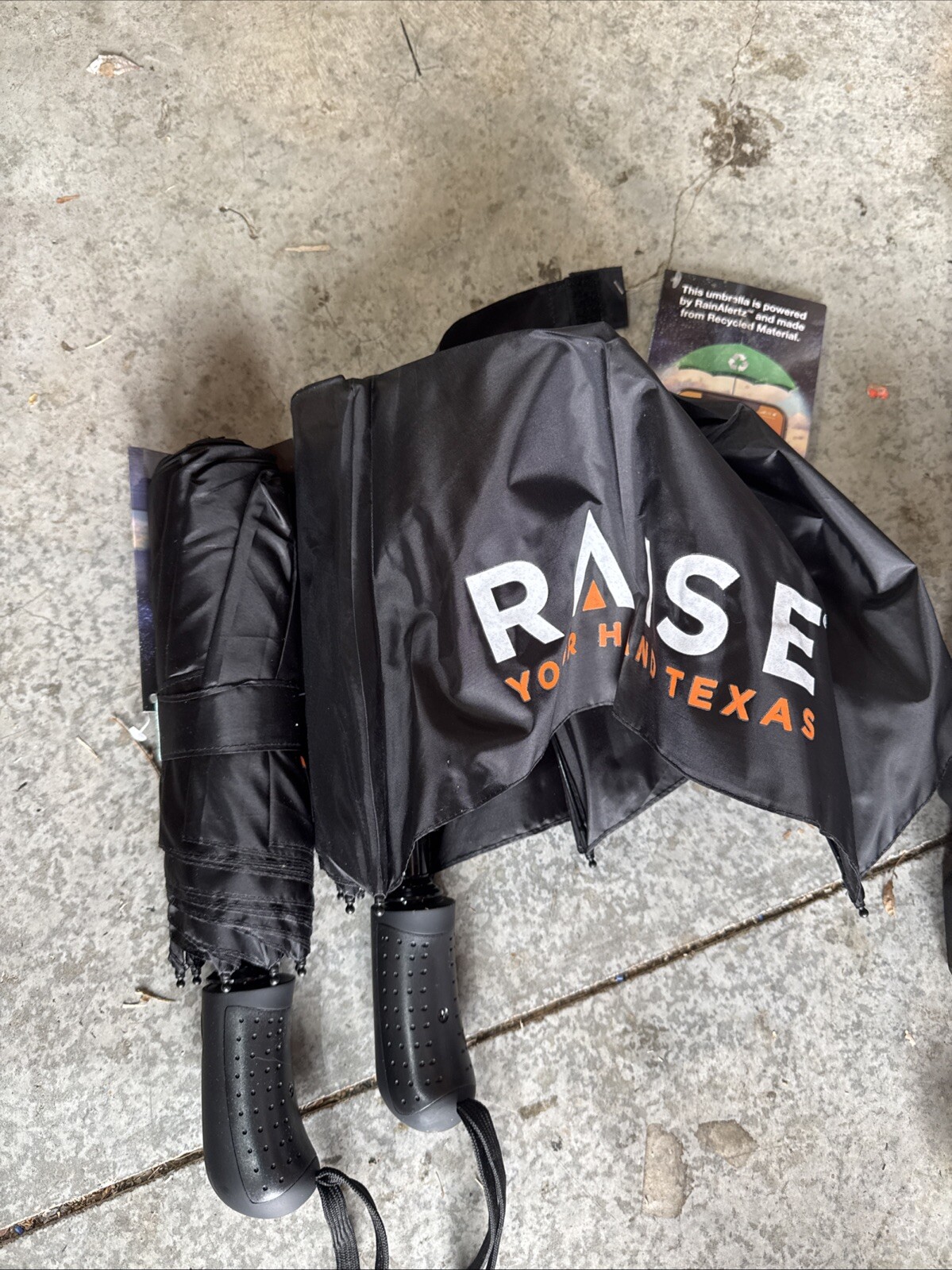 NIP Rain Alertz Powered Umbrella With Case “RAISE” Logo Set Of 2