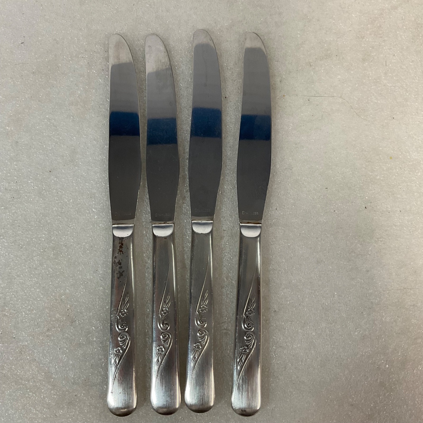 4pc Stainless Dinner Knives Silver Tone Floral Handle Flatware Lot 8.75in