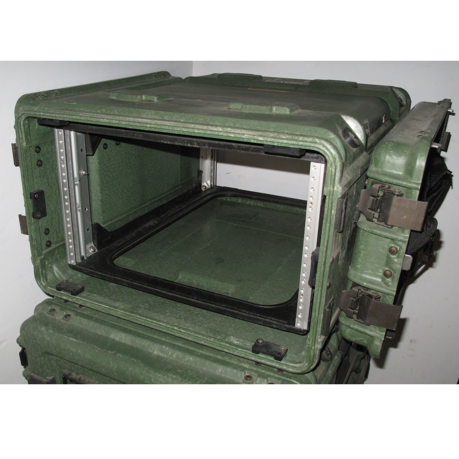 Rackmount 06U x24 ECS Legacy Composite Shock Mount Rack Case Shockmount