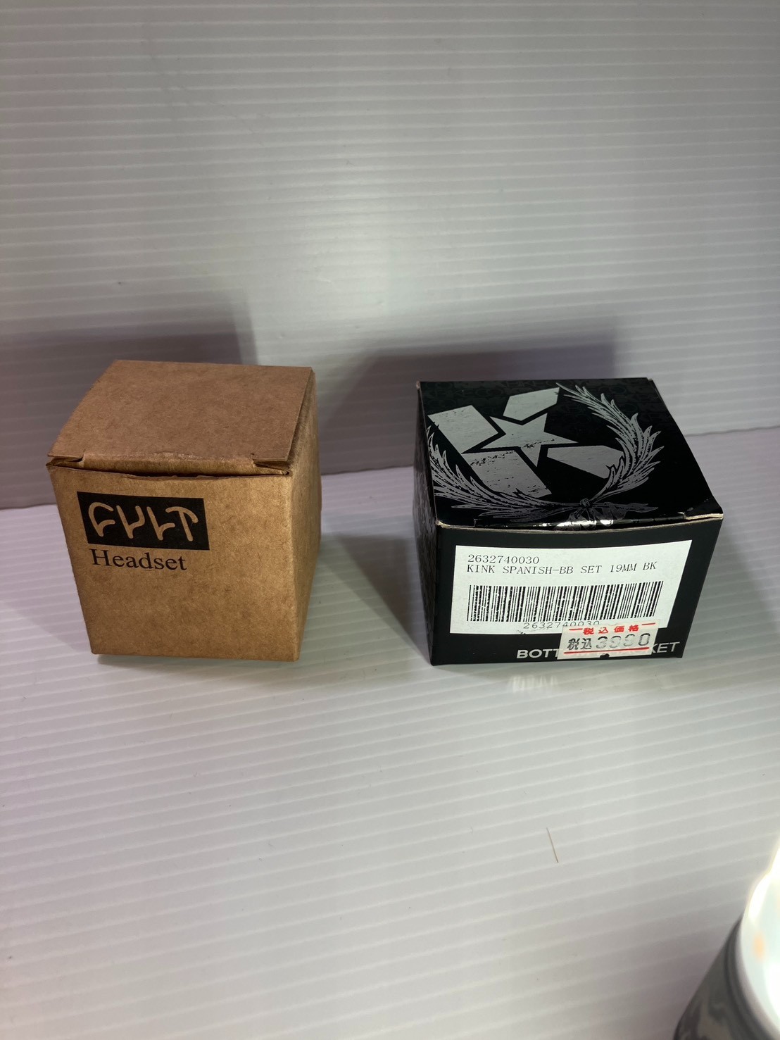 Cult Integrated Headset (1-1/8") & Kink spanish-BB set 19mm 2010 They are new