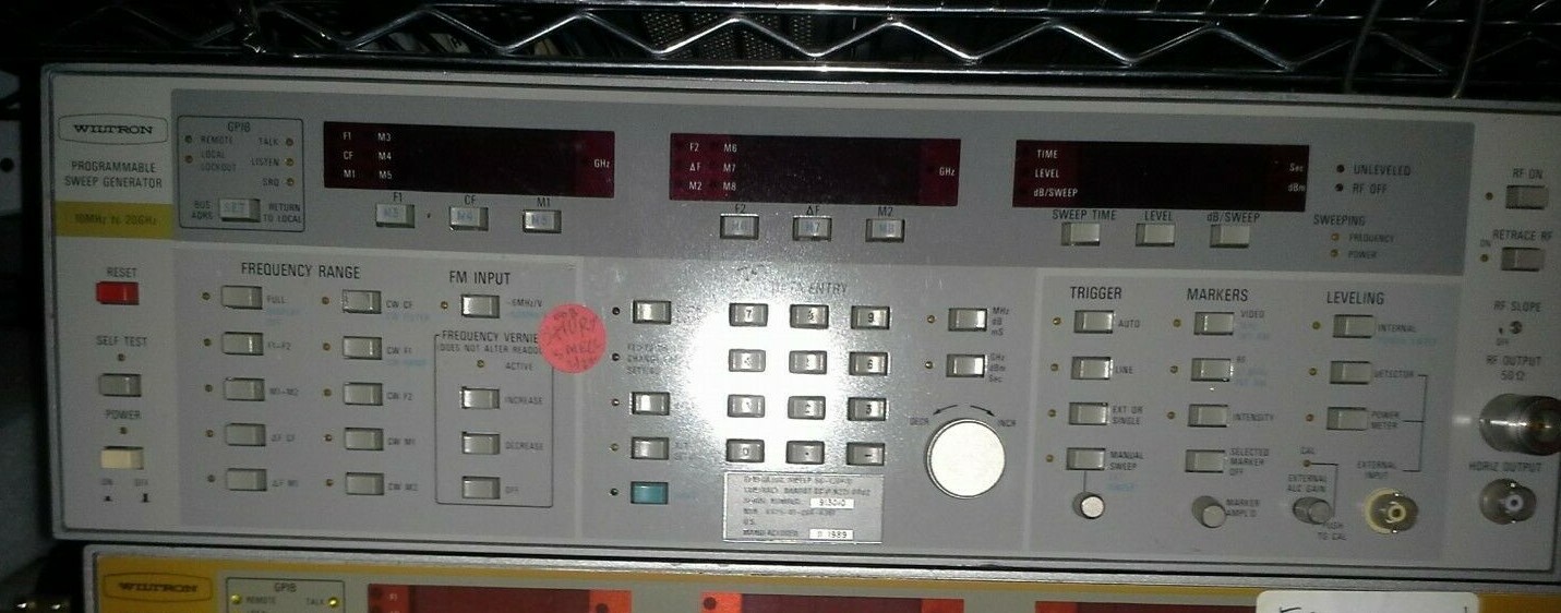 20 GHz RF Signal Generator 10MHz to 20GHz AS-IS for PARTS Wiltron SG-1206/U