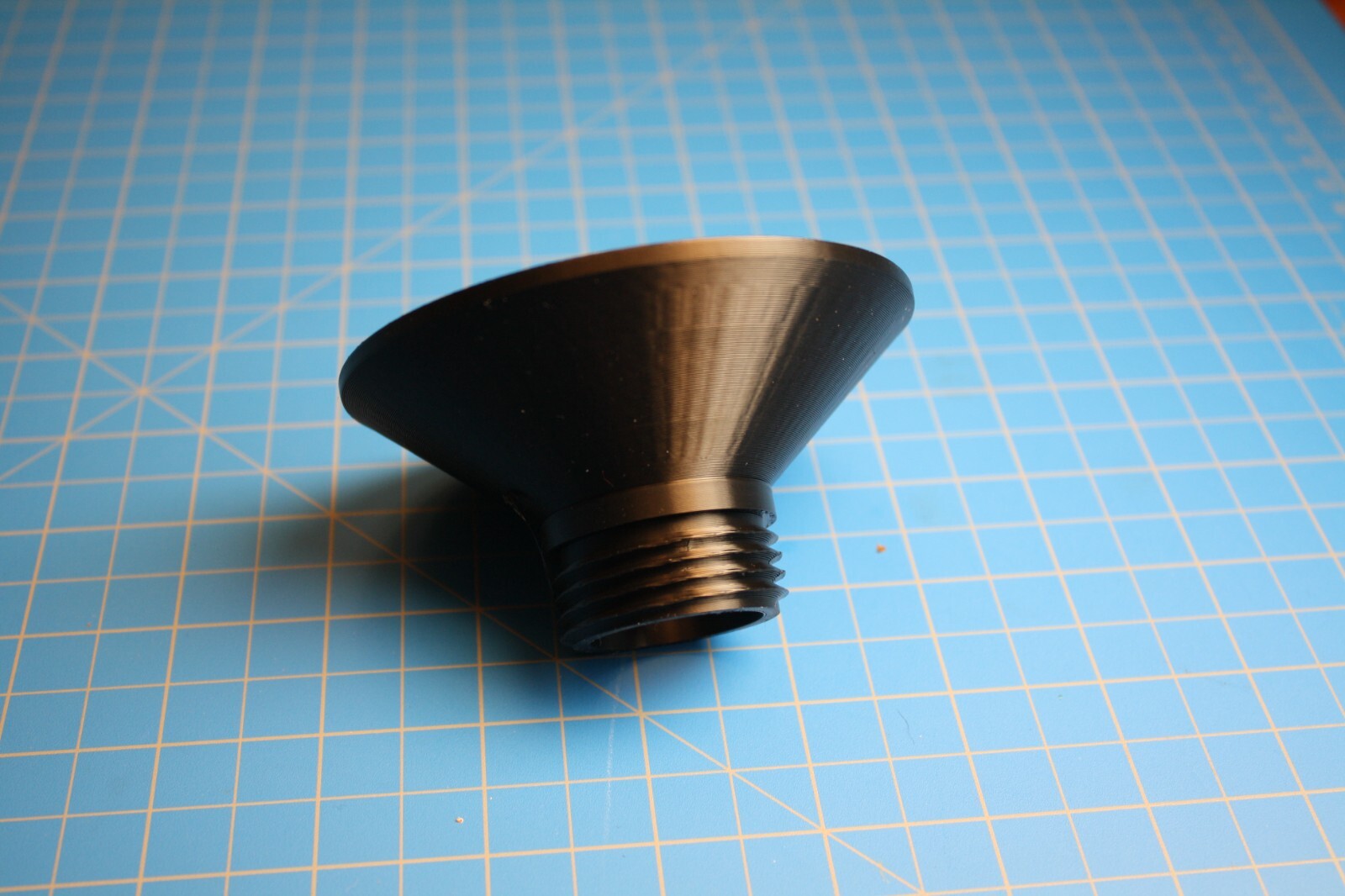 Toyota Camry 1997-2001 Screw-in Oil Filler Funnel, prevents spills
