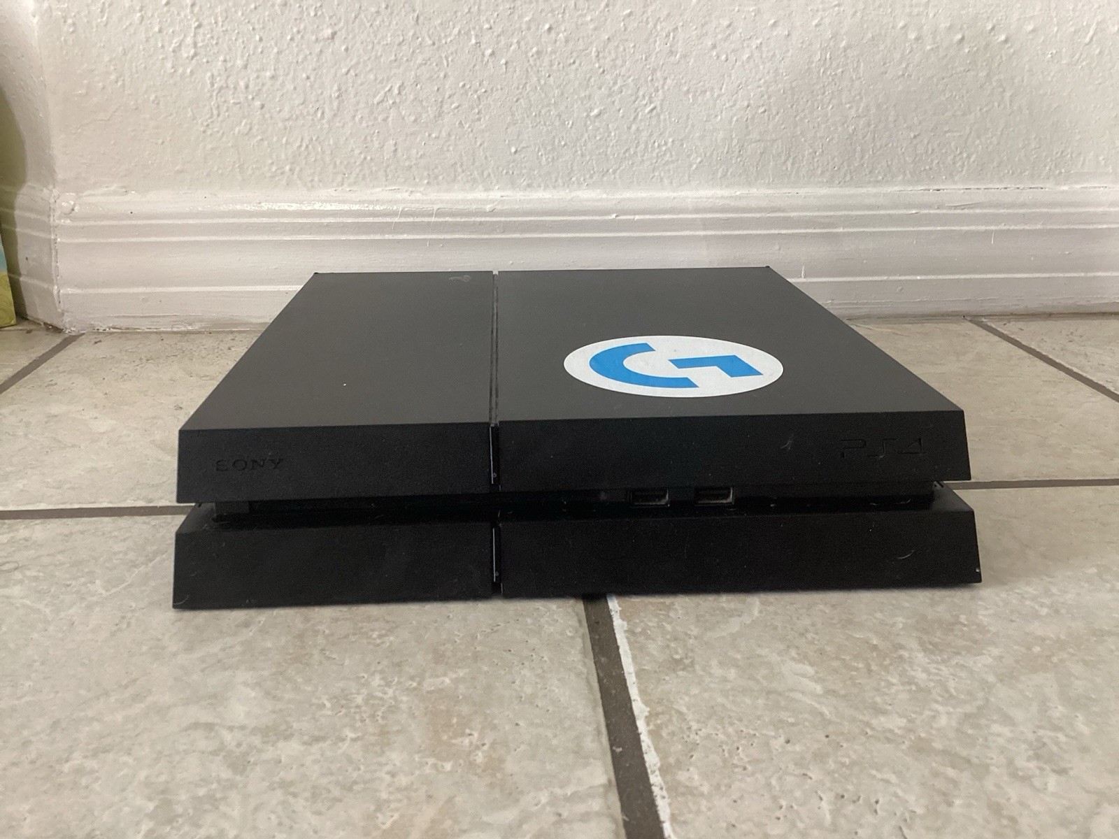 Sony PlayStation 4 With 4 Games And 1 Control All Together Perfect Condition