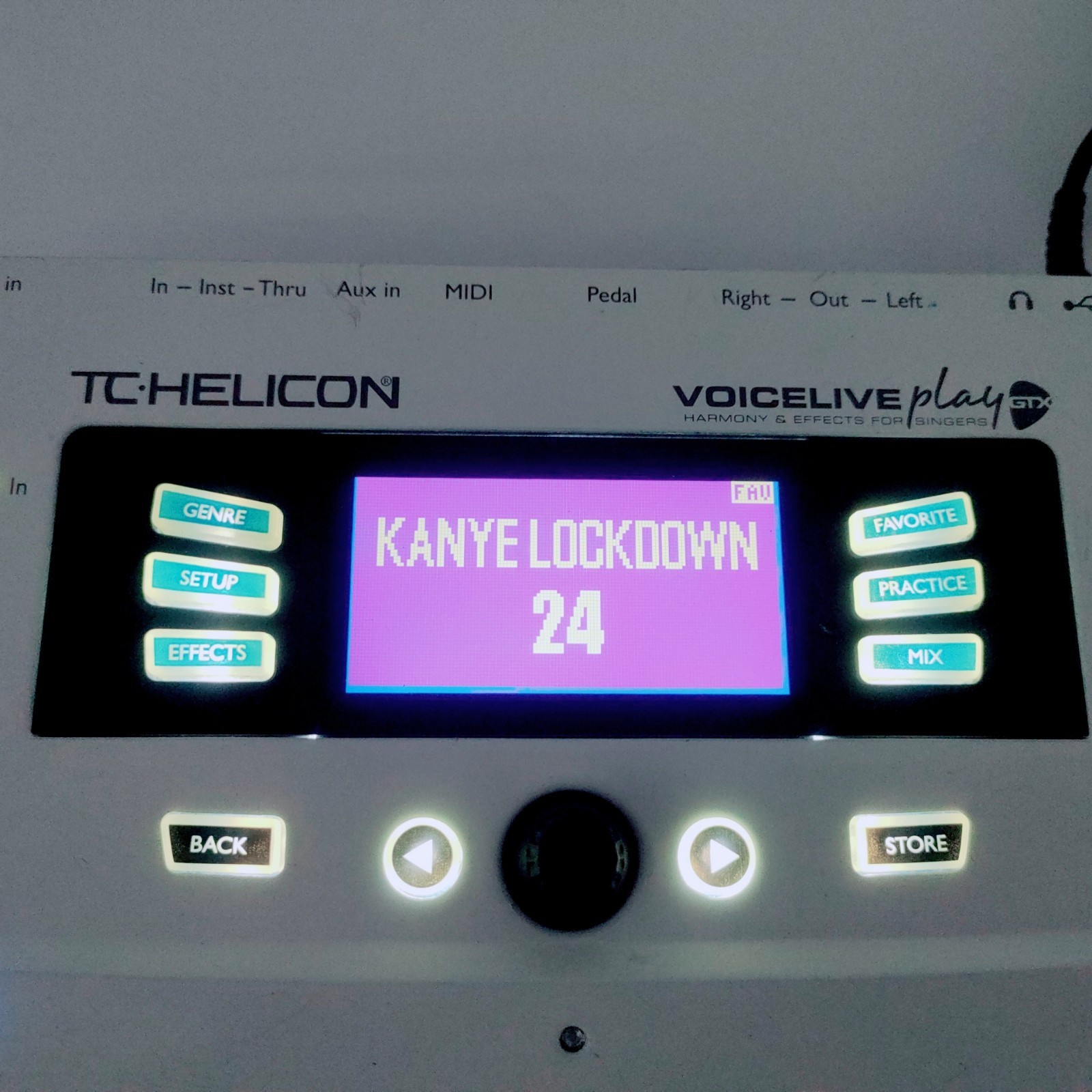 TC HELICON VoiceLive Play GTX Vocal Effect Processor 12326446 With AC Adapter