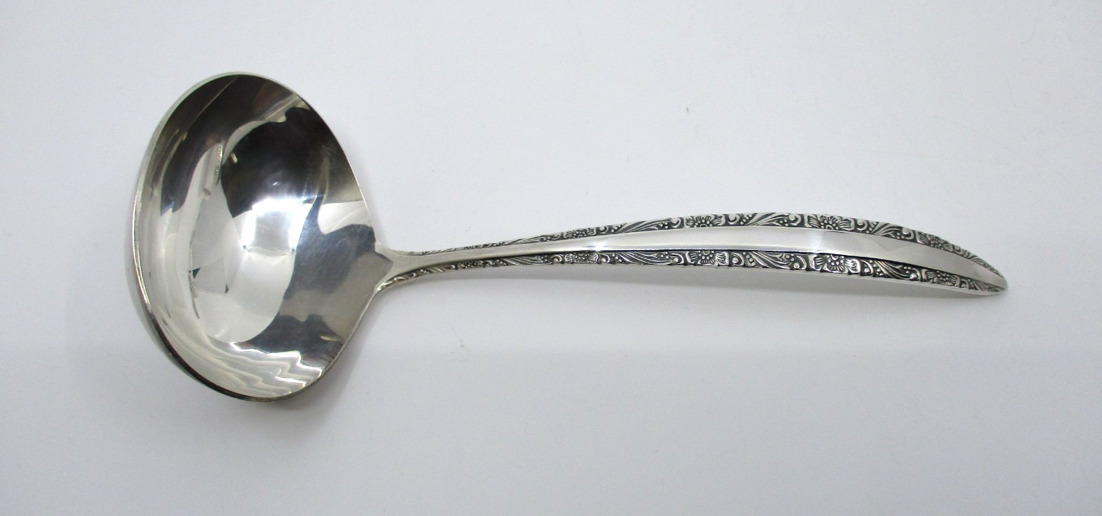 TOWLE  SILVERPLATE CANDLEGLOW GRAVY LADLE - 6 1/2" - 07I