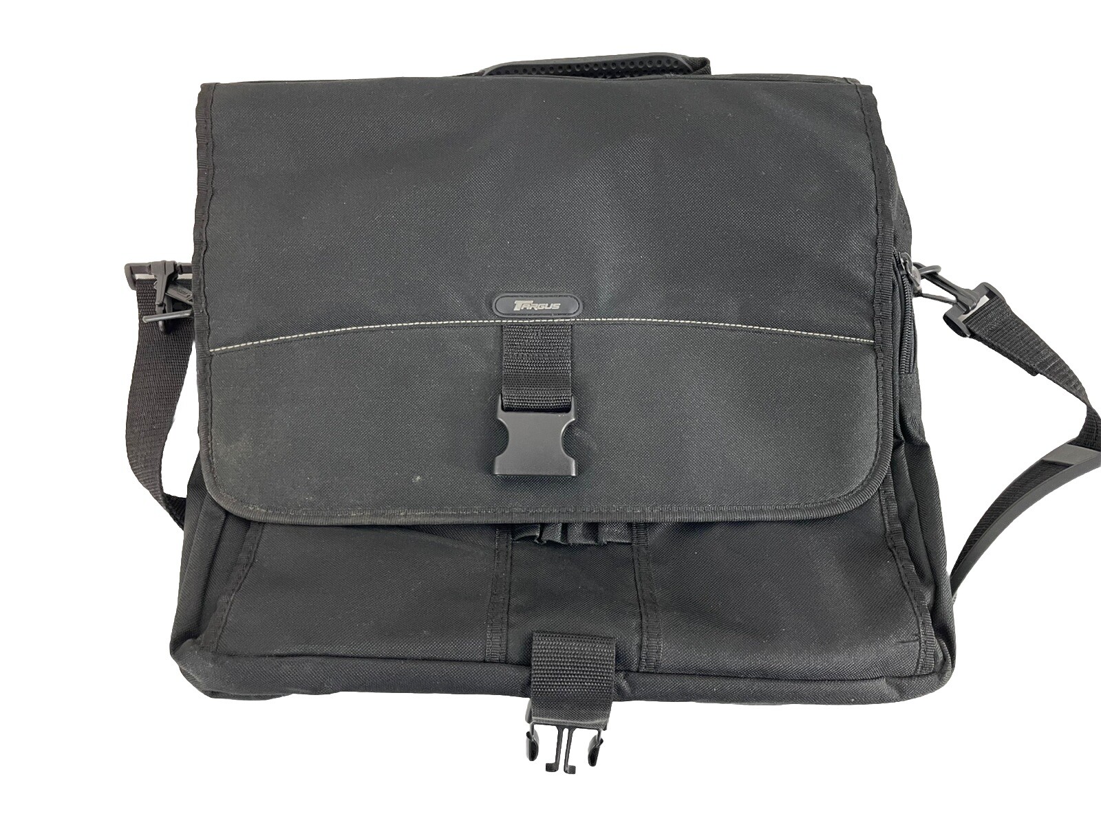 Targus Black Nylon 15" Computer Shoulder Carry Messenger Zip Close Bag