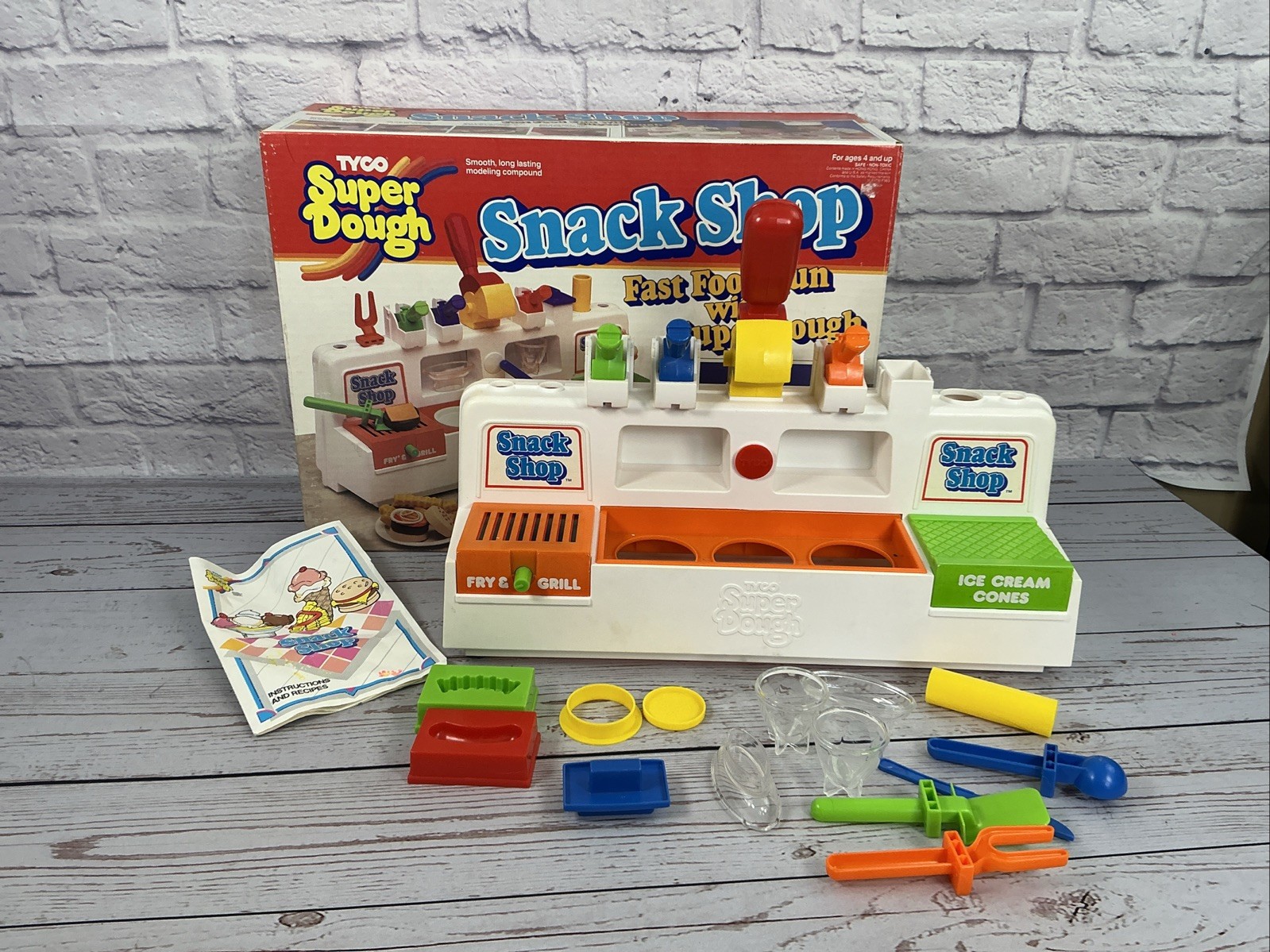Vintage 1989 Tyco Super Dough Snack Shop