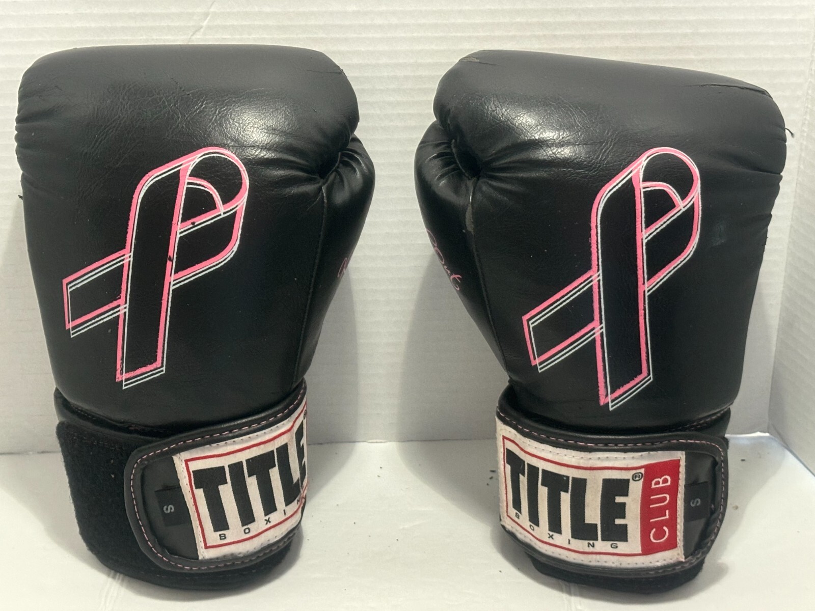 Title Boxing Club White Gloves 14 Oz Large Gel Enforced Lining