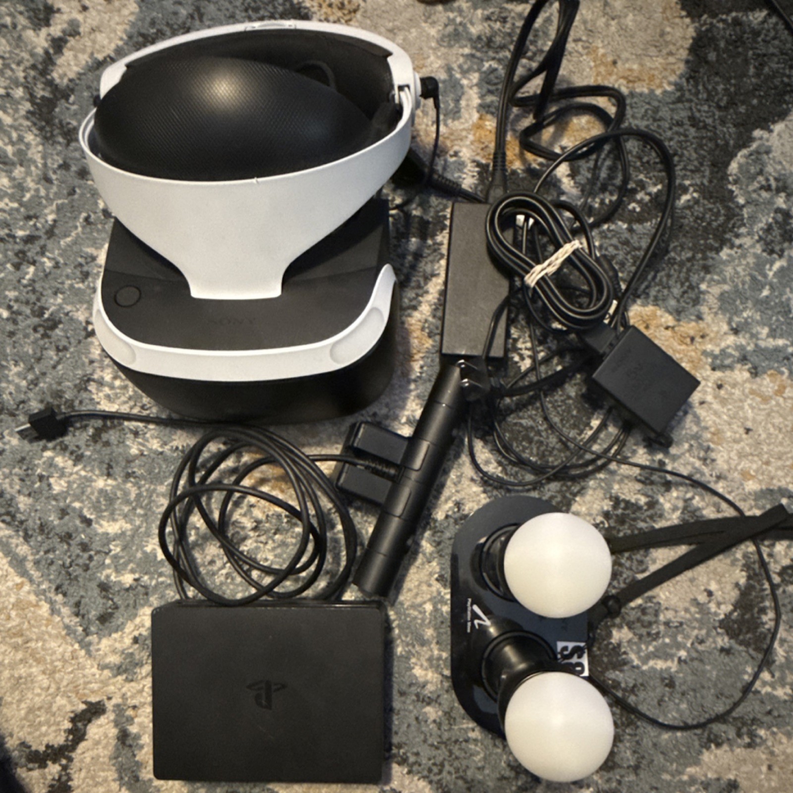 Nearly Complete PSVR Bundle + PS Move Dock(working )