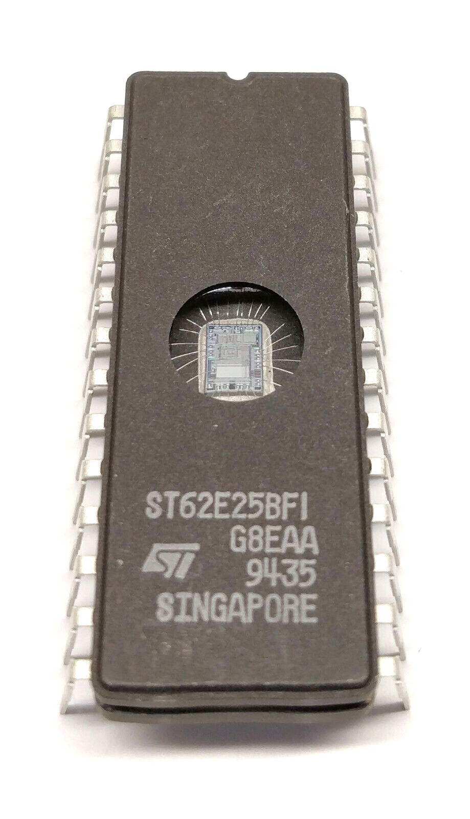 1 piece ST62E25BF1 | 8-bit EPROM MCU w. A/D-CONVERTER | 64b RAM | 20 I/O |CDIP28