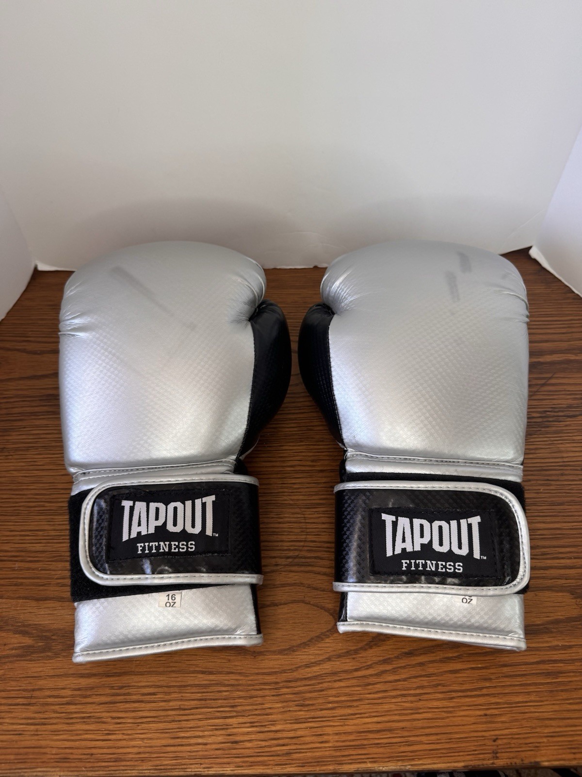 Tapout Fitness 16oz Boxing Gloves