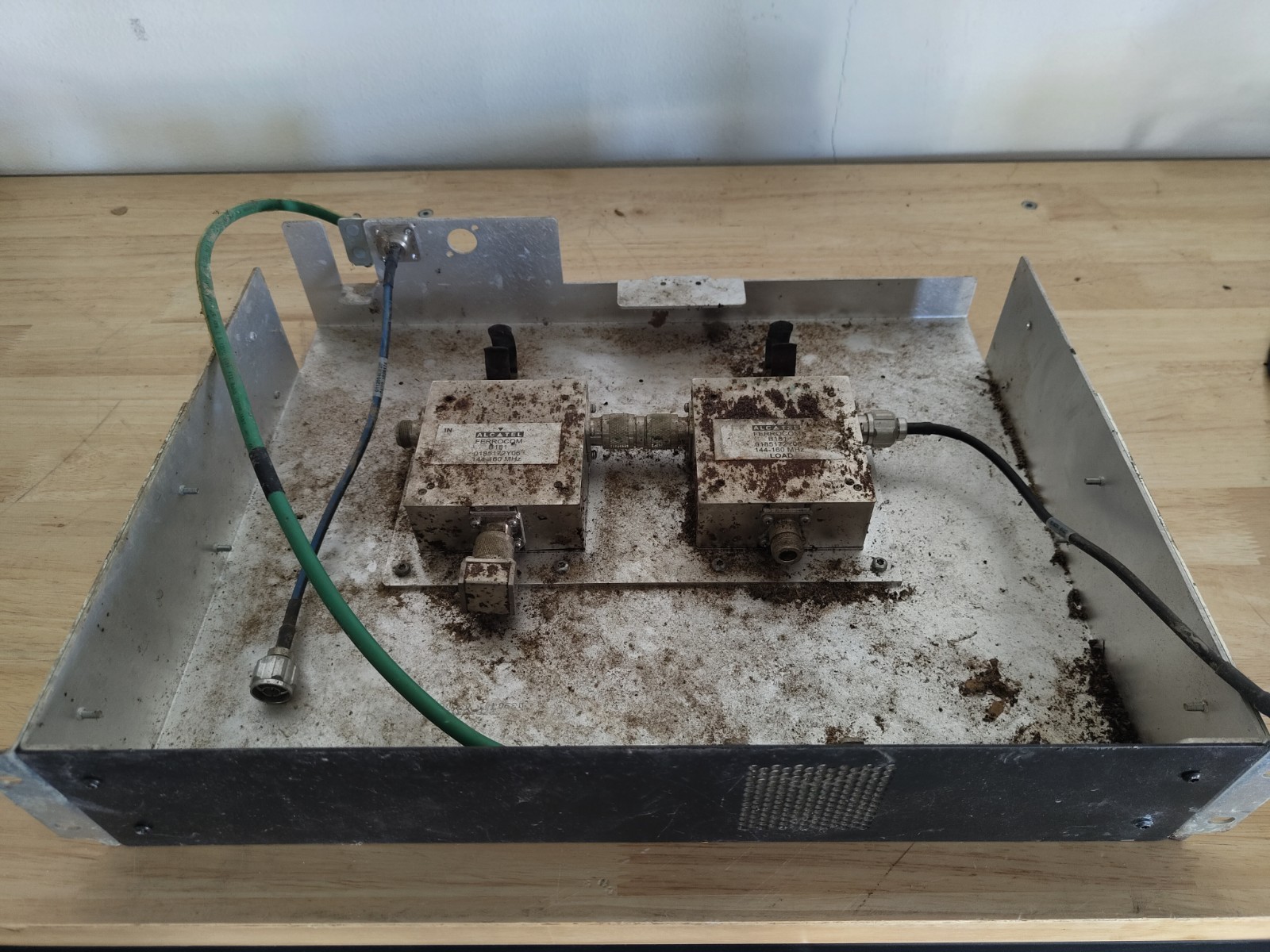 Alcatel Ferrocom B181 RF isolator/circulator unit rated for 144–160 MHz
