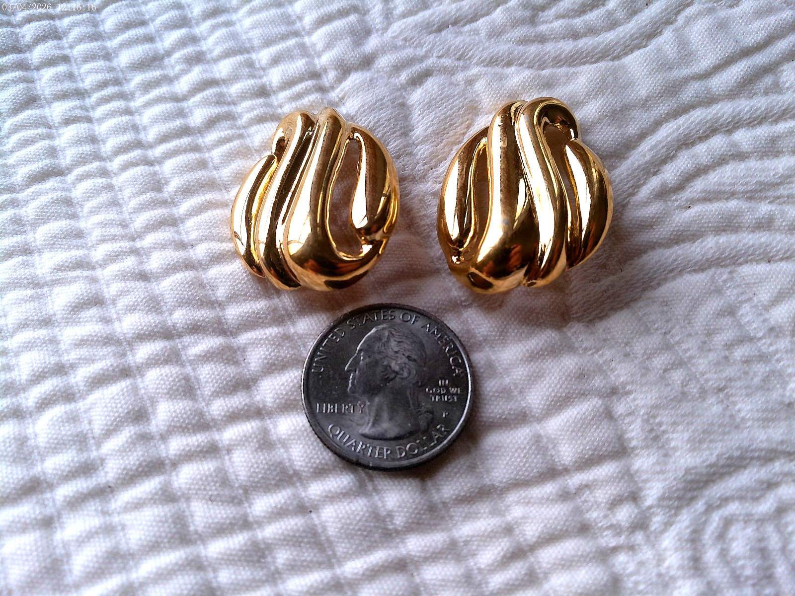 MONET VTG SIGNED GOLD TONE EARRINGS PIERCED 1.25" X 1" SEE PHOTOS