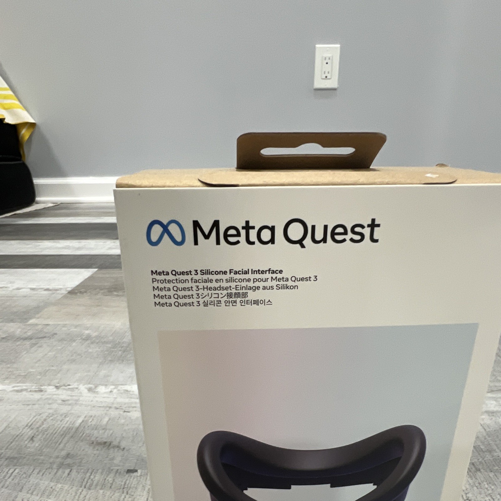 Meta Quest 3 VR Headset White w/Touch Plus Controllers+NEW Facial Interface+Case