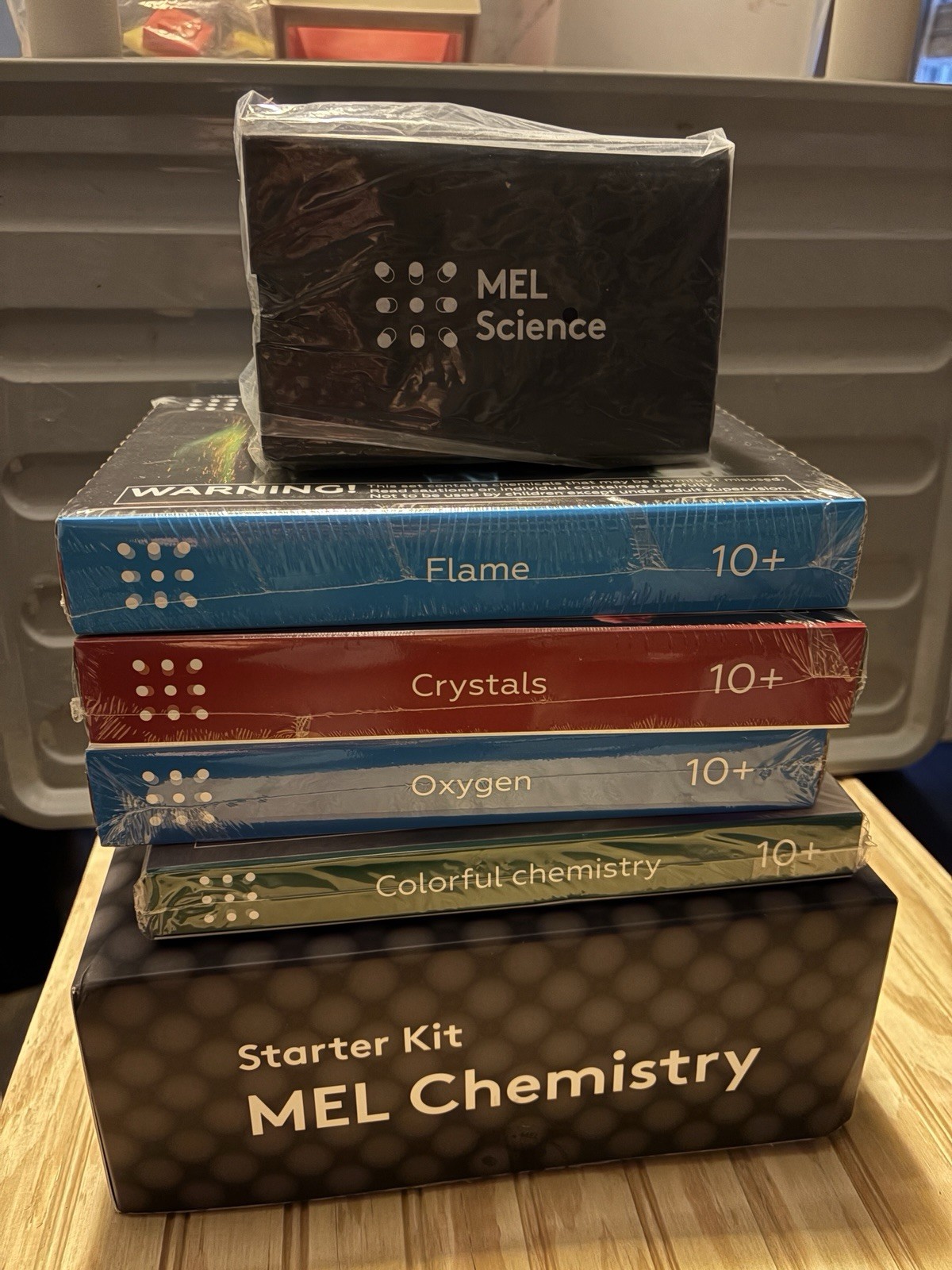 MEL Chemistry science kits Lot Of 4 Kits, VR Device, And Starter Kit