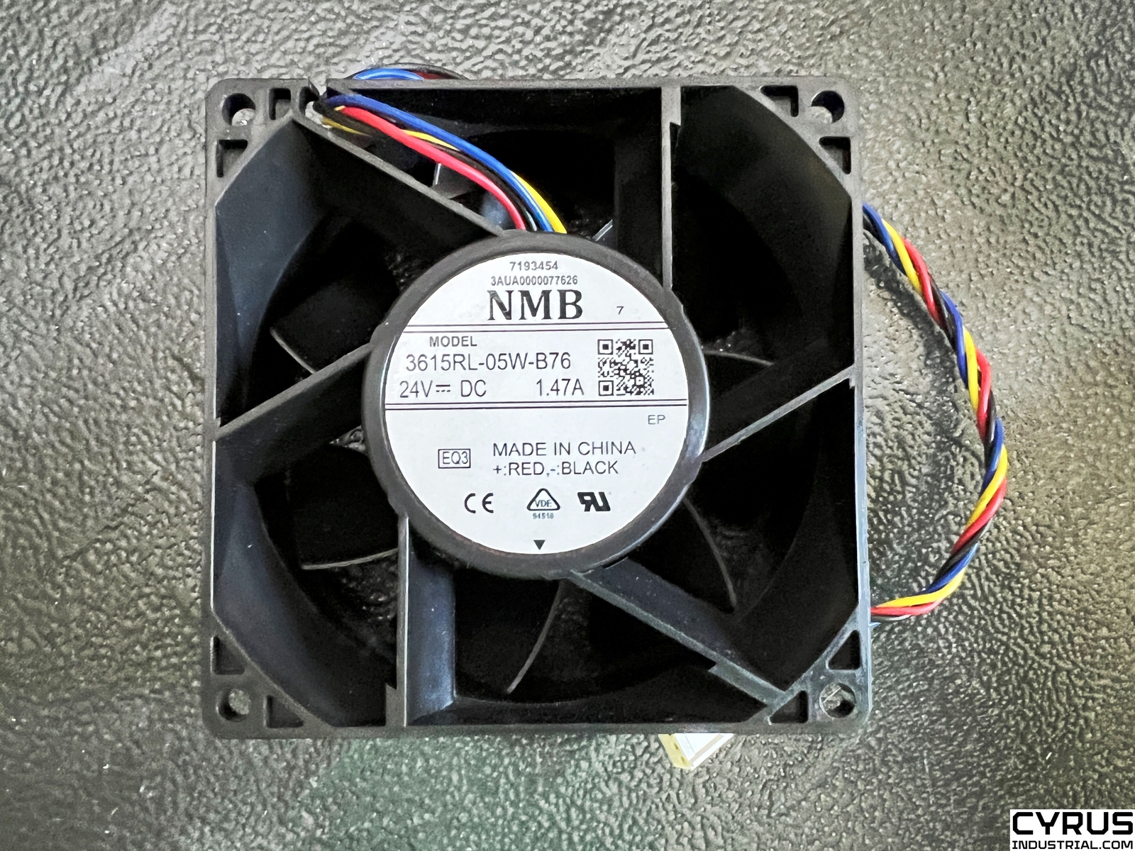 NMB 3615RL-05W-B76 ER1 DC 24V 1.47A 90x90x38mm 4-Wire Server Cooling Fan