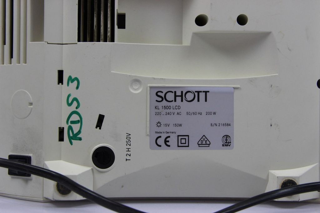 SCHOTT KL 1500 LCD Cold Light Source With 2 Light Guides 150 W