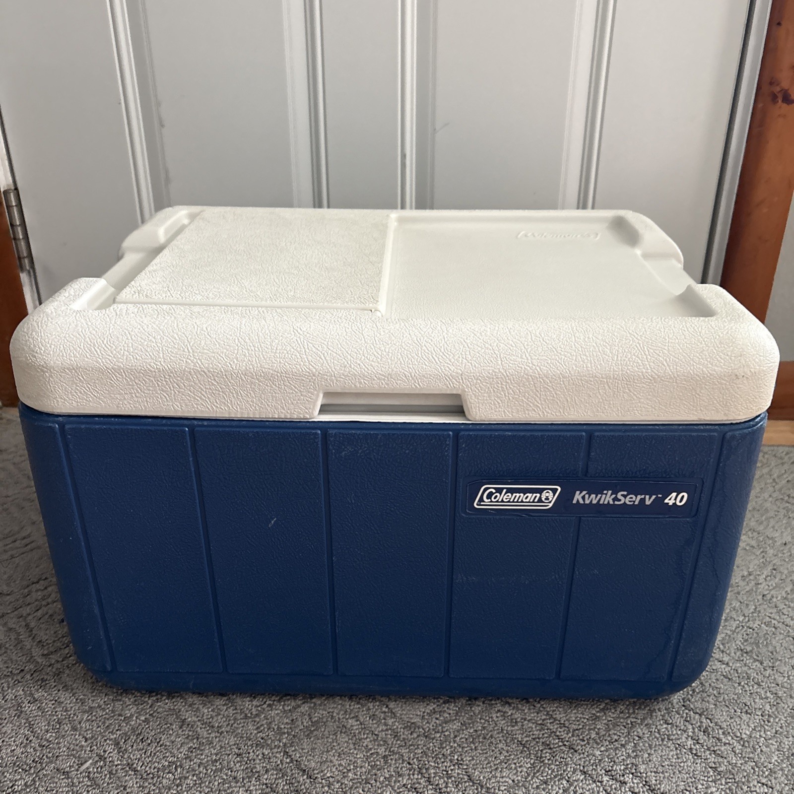 Vintage Coleman KwikServ 40 Cooler Fishing Camping 40 Quart Capacity Blue/White