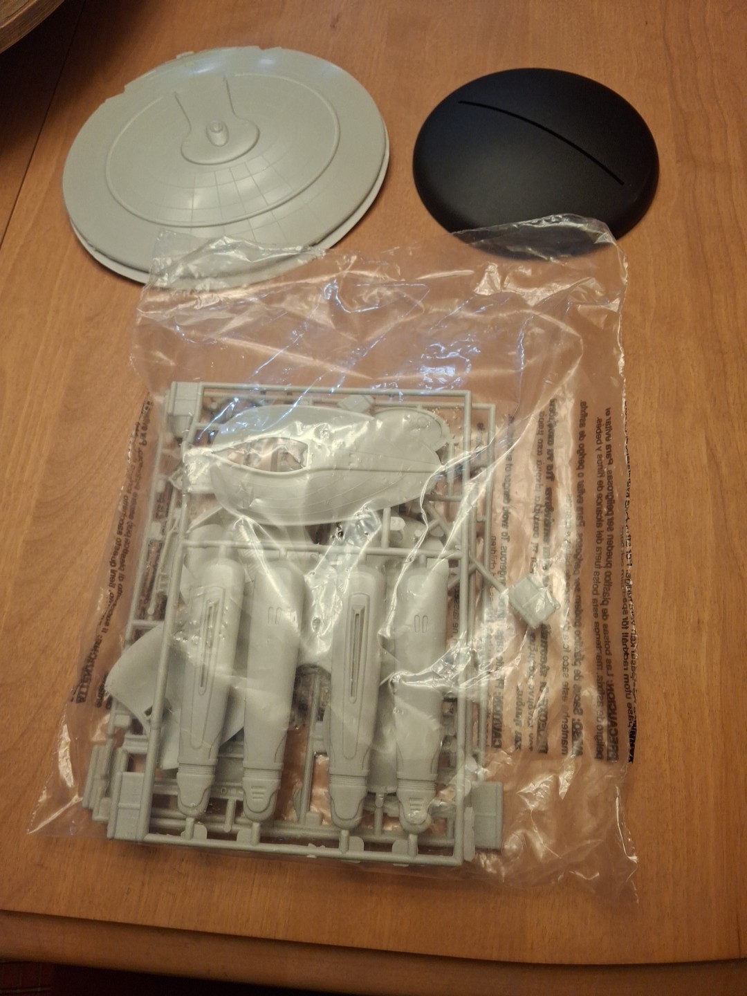 Star Trek Scale USS Enterprise "Flight Display" OPEN BOX NO DECALS