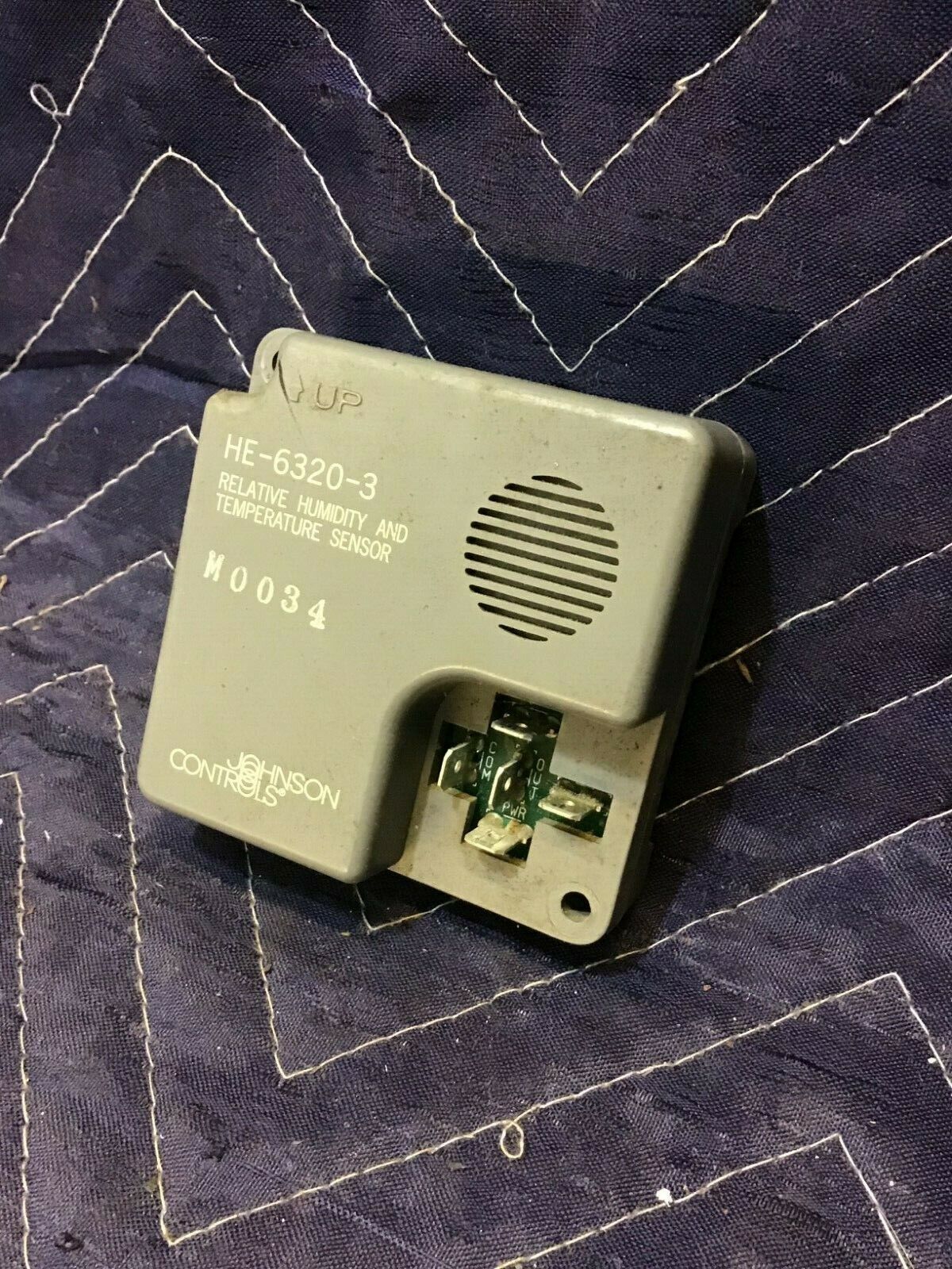 Johnson Controls HE-6320-3 Relative Humidity & Temperature Sensor Duct Mount