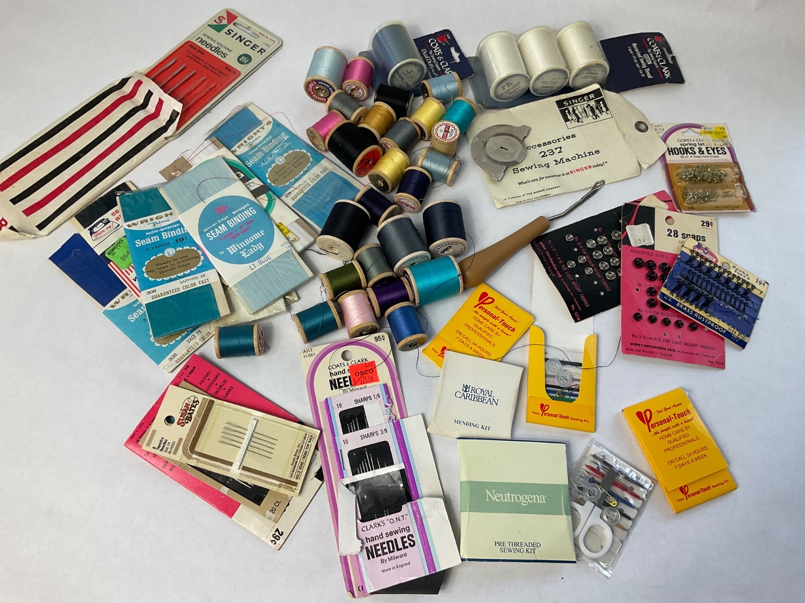 VTG Sewing Notions Lot Wood Thread Spools Sewing Kits Binding