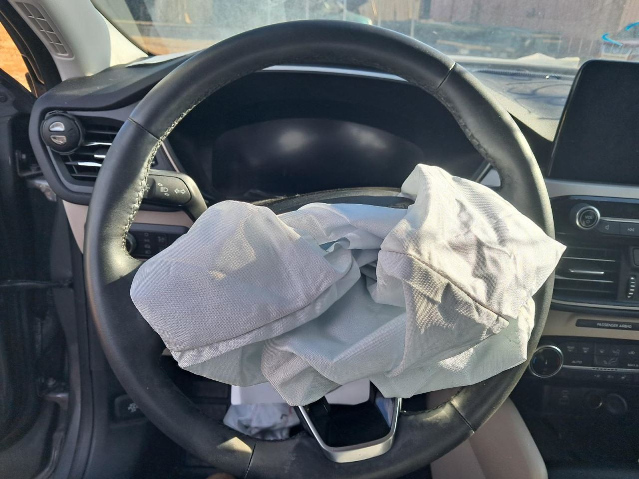 ESCAPE 2022 Glove Box 4894431
