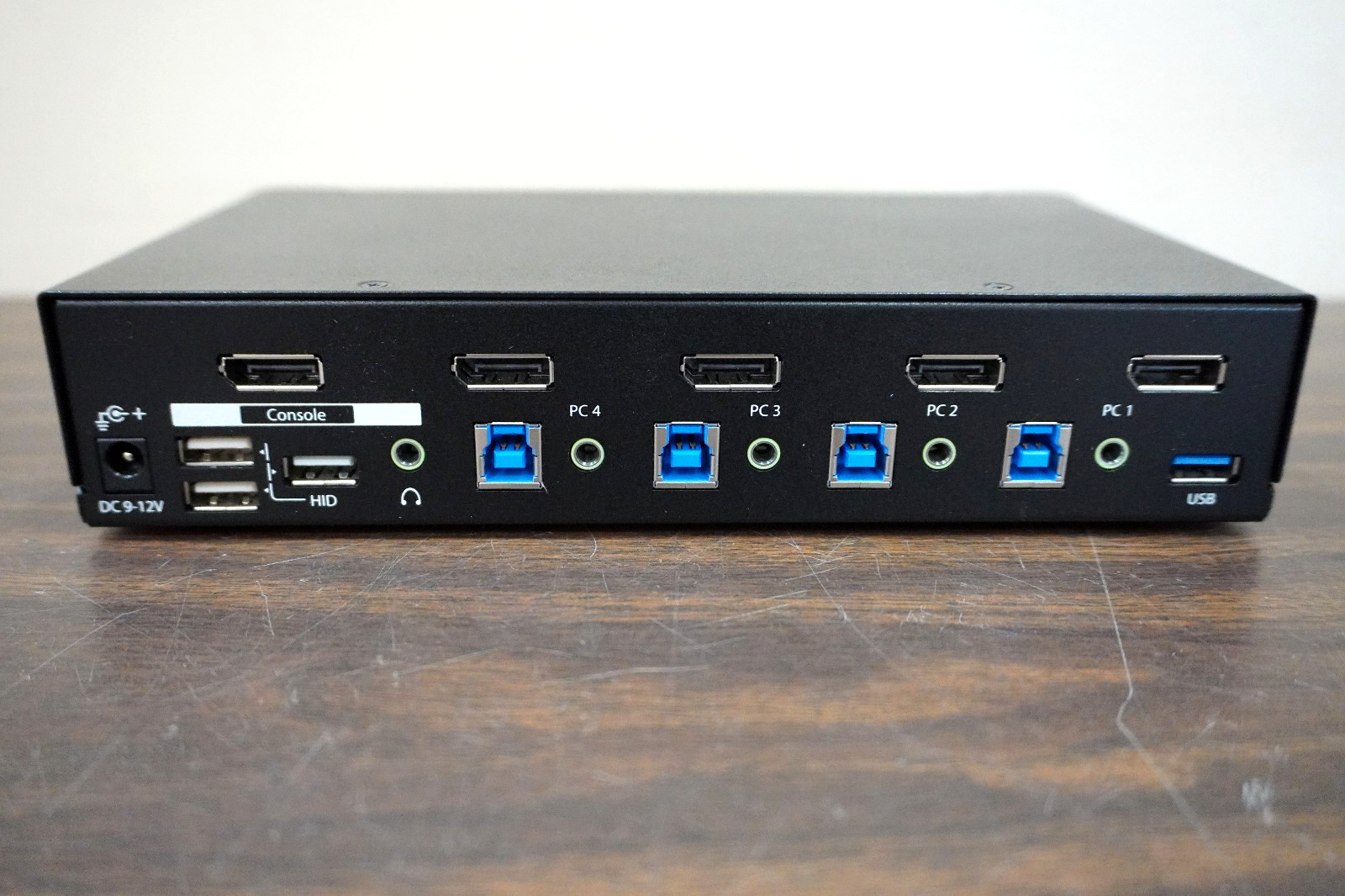 StarTech.com SV431DPU3A2 4-Port KVM Switch With Built-in USB 3.0 & POWER ADAPTER