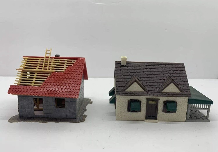 HO Building Set 2 Pcs Old Town Village House Shop Roof Construction For Railroad