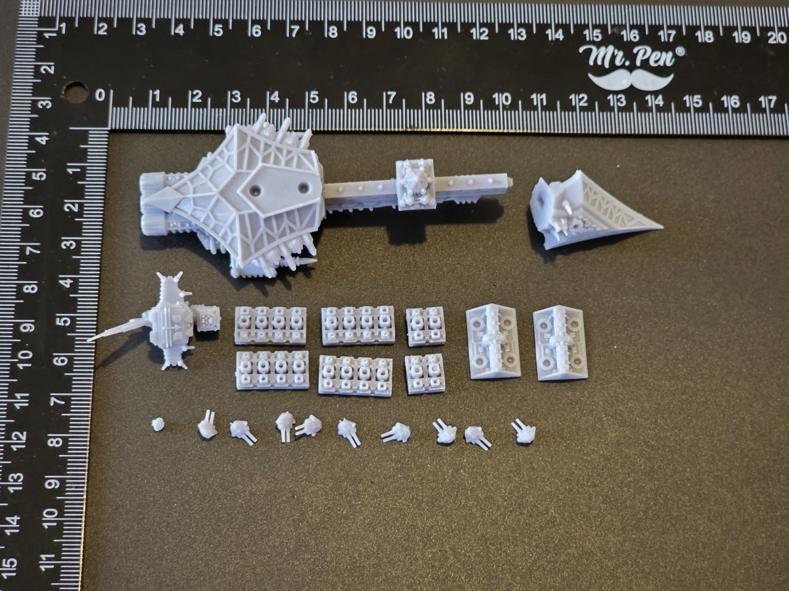 Battlefleet Gothic Chaos Fast Battleship - Compatible with BFG Ship