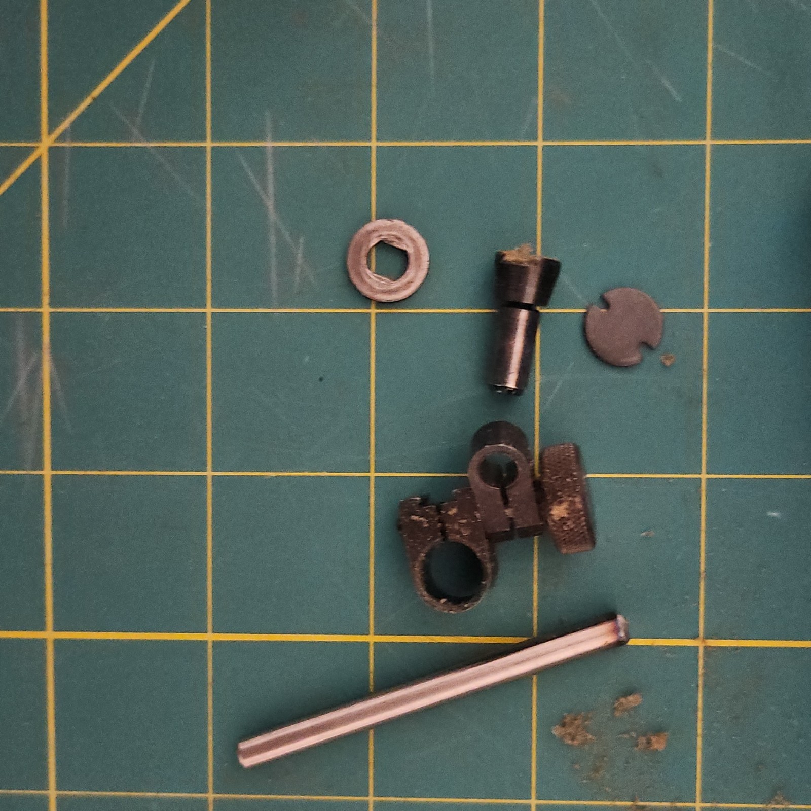 Brown & Sharpe 7031-5 Dial Test Indicator with Case and Accessories.ooo5"