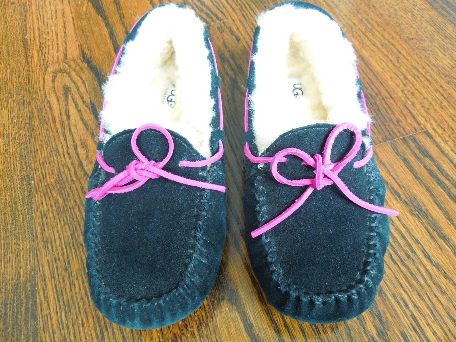 UGG AUSTRALIA SLIPPERS SZ.5 S/N 5296