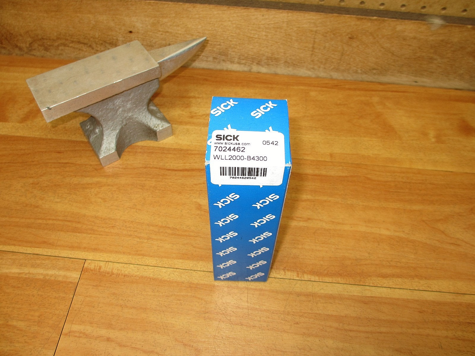 Sick WLL2000-B4300 *NEW FACTORY SEALED* Photoelectric Sensor 7024462