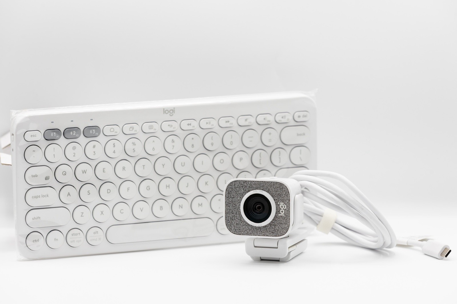 Logitech Bundle (USB-C StreamCam & K380 Bluetooth keyboard)